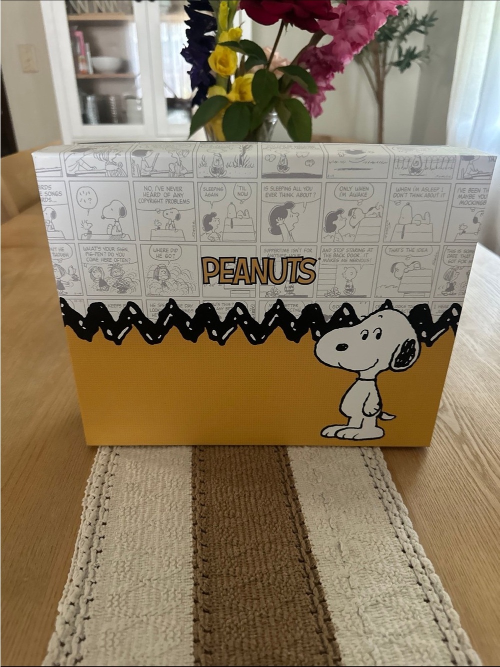 Peanuts Red Crossbody Bag with Snoopy and 2 charms - Picture 6 of 7